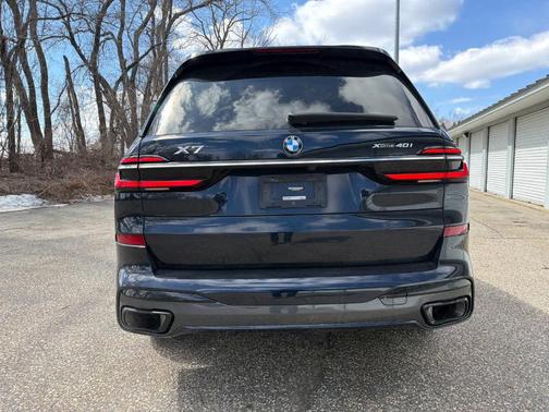 Carbon Black Metallic 2023 BMW X7 xDrive40i