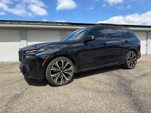 Carbon Black Metallic 2023 BMW X7 xDrive40i