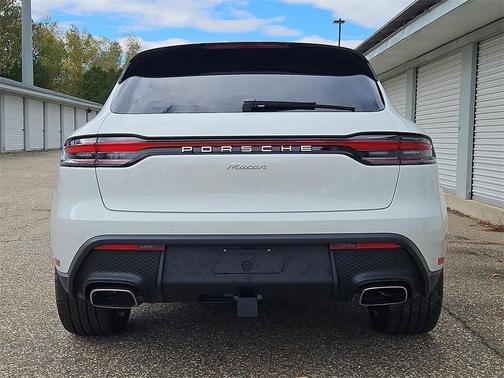 2026 Porsche Macan Base