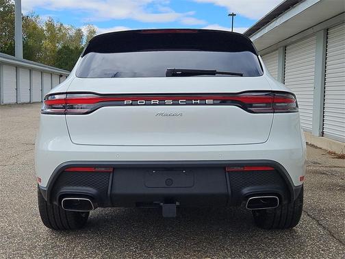 2026 Porsche Macan Base