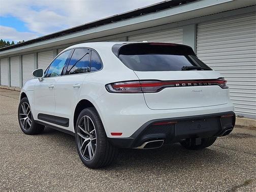 2026 Porsche Macan Base