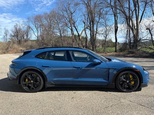 Gentian Blue Metallic 2022 Porsche Taycan Turbo S