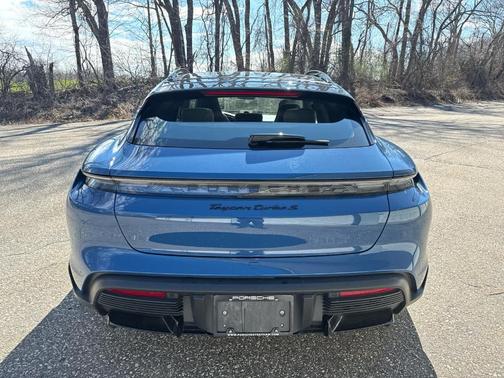 Gentian Blue Metallic 2022 Porsche Taycan Turbo S