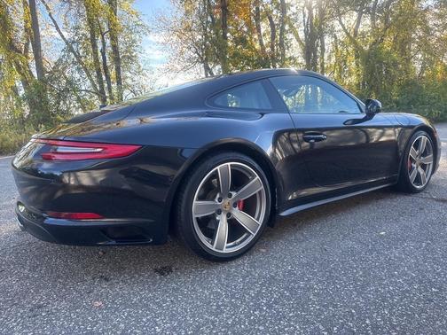 2017 Porsche 911 Carrera 4S