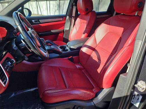 2022 Porsche Cayenne Platinum Edition