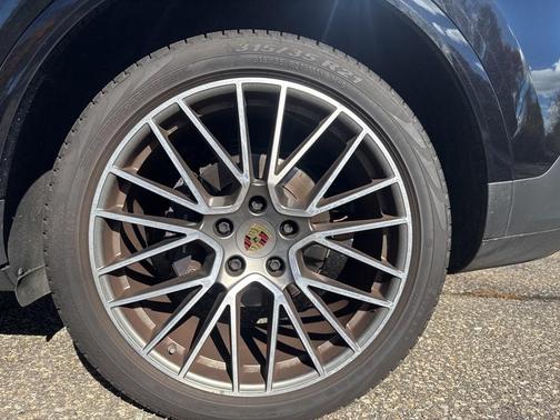 2022 Porsche Cayenne Platinum Edition