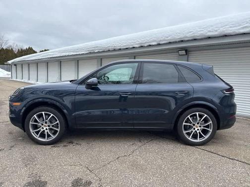 2024 Porsche Cayenne Base