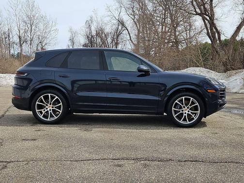 2024 Porsche Cayenne Base
