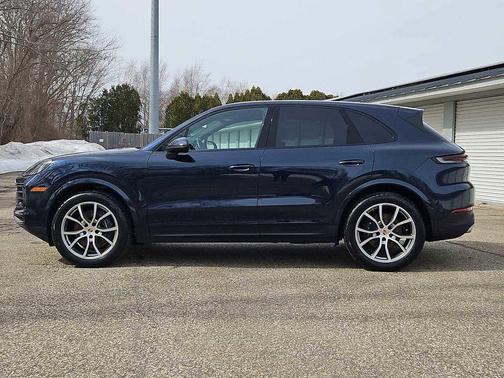 2024 Porsche Cayenne Base