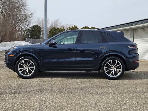 2024 Porsche Cayenne Base