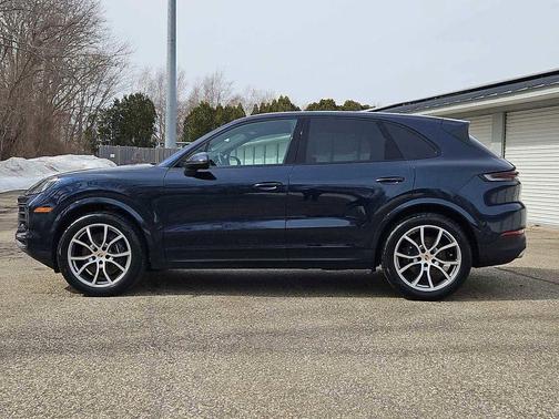 2024 Porsche Cayenne Base