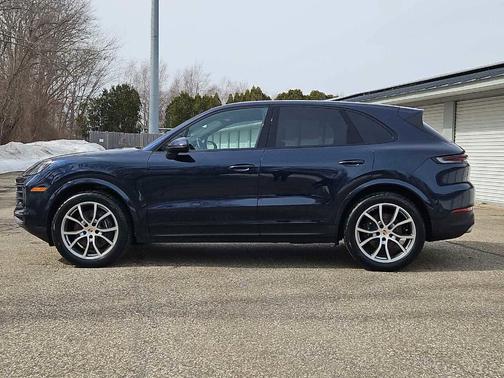 2024 Porsche Cayenne Base