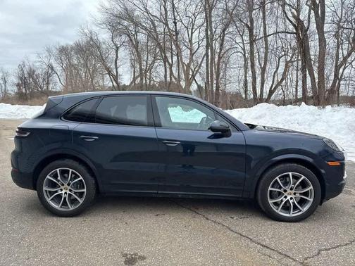 2024 Porsche Cayenne Base