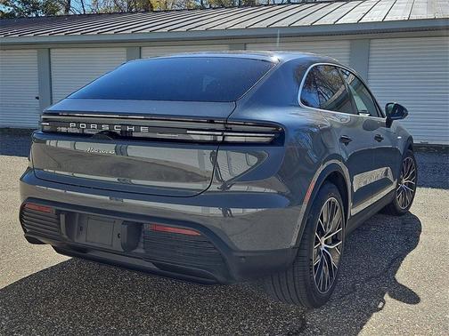 2025 Porsche Macan 4