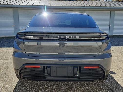 2025 Porsche Macan 4