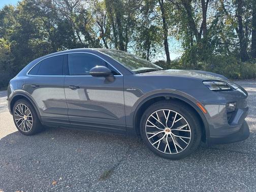 2025 Porsche Macan 4