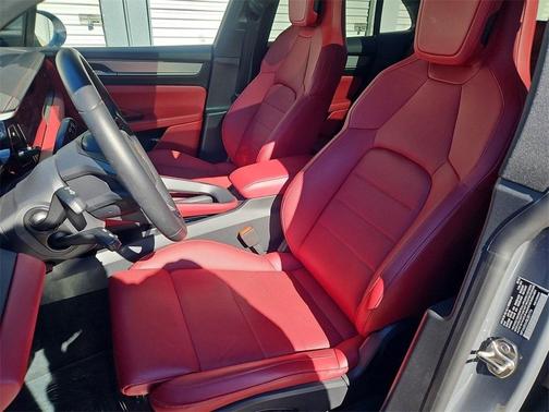 2025 Porsche Macan 4