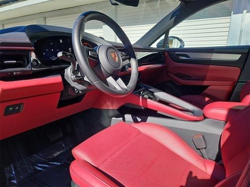 2025 Porsche Macan 4