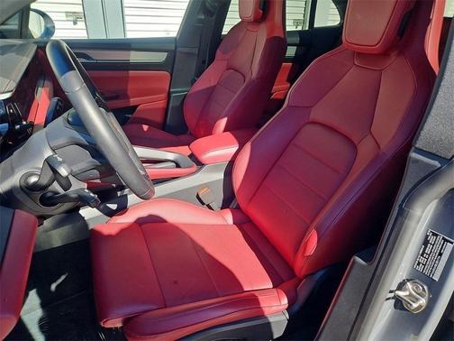 2025 Porsche Macan 4