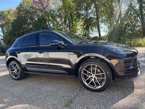 2025 Porsche Macan Base