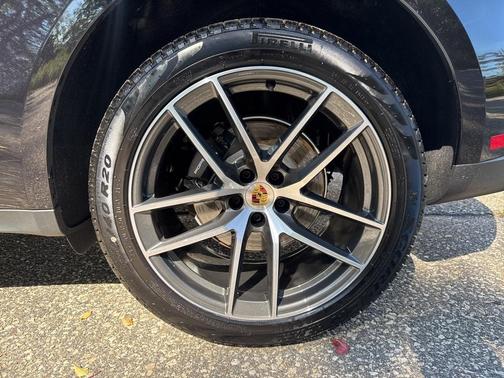 2025 Porsche Macan Base