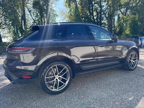 2025 Porsche Macan Base