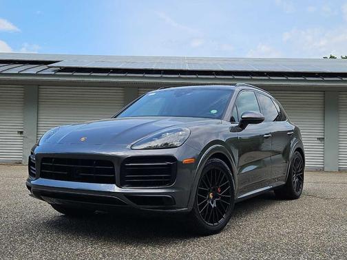 Quartzite Grey Metallic 2023 Porsche Cayenne GTS