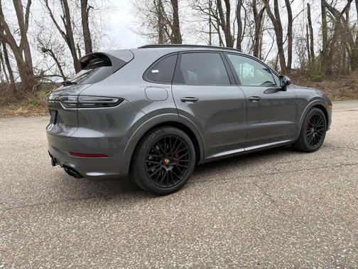 Quartzite Grey Metallic 2023 Porsche Cayenne GTS