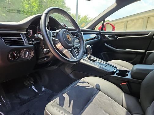 2021 Porsche Macan Base