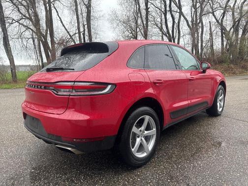2021 Porsche Macan Base