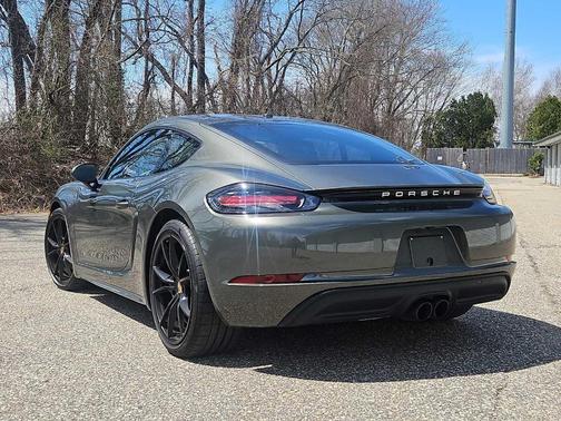 Aventurine Green Metallic 2025 Porsche 718 Cayman STYLE EDITION