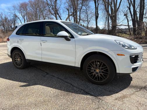 2017 Porsche Cayenne Platinum Edition