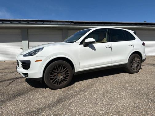 2017 Porsche Cayenne Platinum Edition