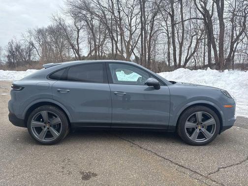 2024 Porsche Cayenne AWD