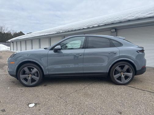 2024 Porsche Cayenne AWD