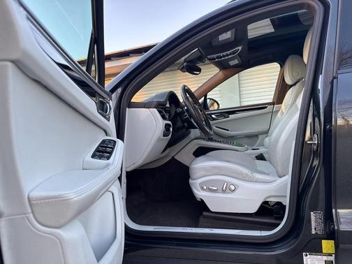 2018 Porsche Macan S