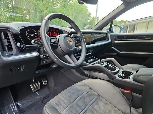 2025 Porsche Cayenne GTS