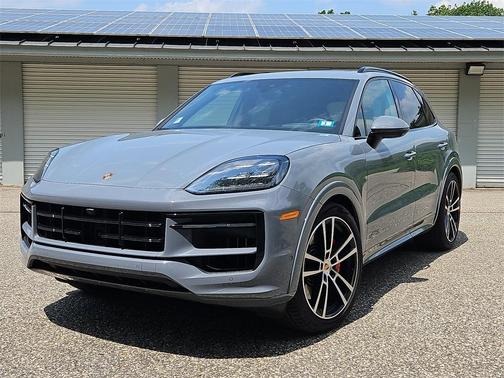 2025 Porsche Cayenne GTS