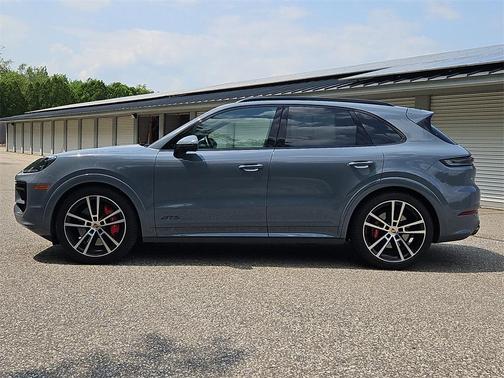 2025 Porsche Cayenne GTS