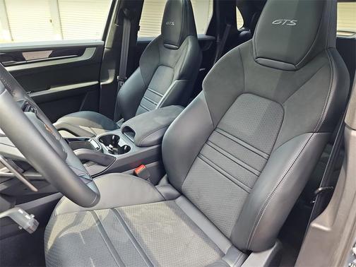 2025 Porsche Cayenne GTS