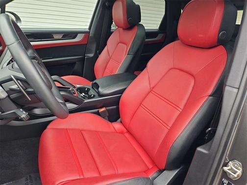 2025 Porsche Cayenne Base