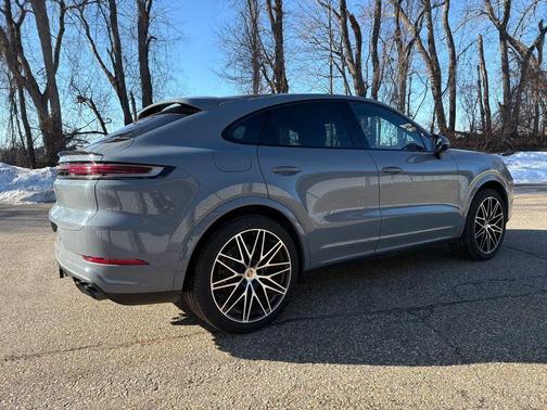 2025 Porsche Cayenne AWD