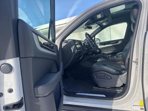 2025 Porsche Cayenne Base