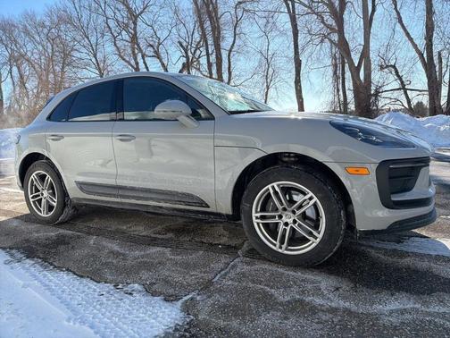 2025 Porsche Macan 