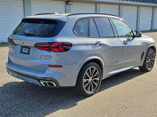 2024 BMW X5 M60i