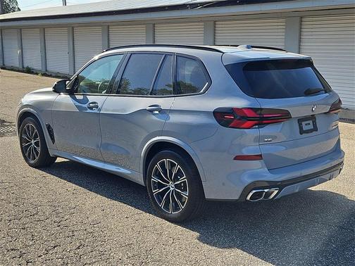2024 BMW X5 M60i