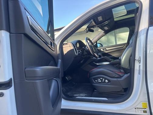 2020 Porsche Cayenne Turbo Coupe AWD