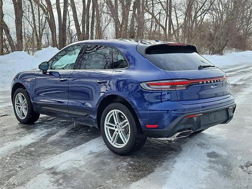 2024 Porsche Macan Base (PDK)