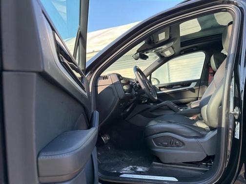 2025 Porsche Cayenne S