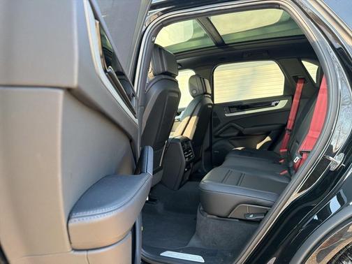 2025 Porsche Cayenne S